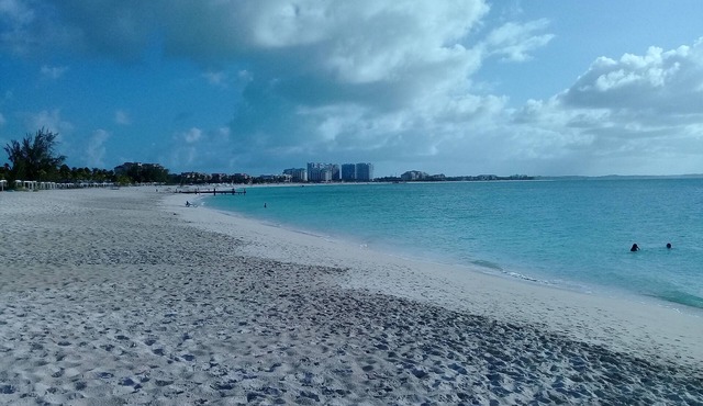 Guest House 2 bedrooms & 2 baths near Grace Bay Beach & Long Bay Beach. in Leeward Palms