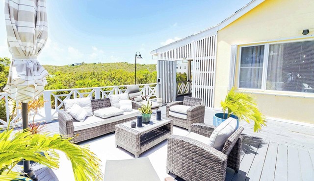 Lake View Home with Pool Access and BBQ Grill in Venetian Road Settlement