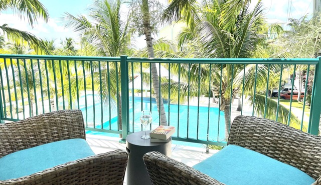 Luxurious Waterfront Stay w/Large Sun Deck in Providenciales