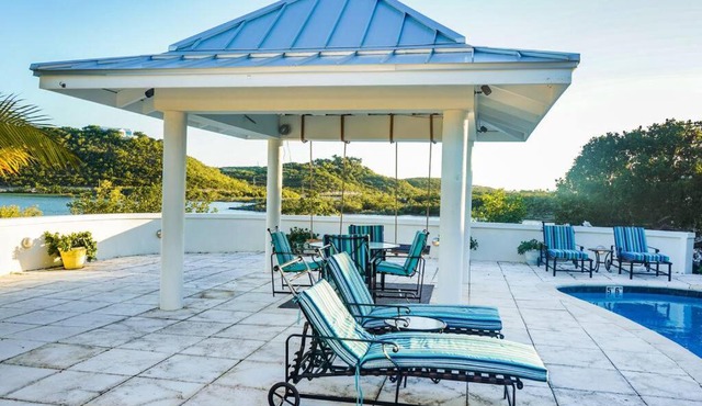 Modern Flamingo Lake Villa in Turtle Cove
