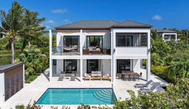 Modern Villa Steps to Long Bay Beach w/Pool in Long Bay