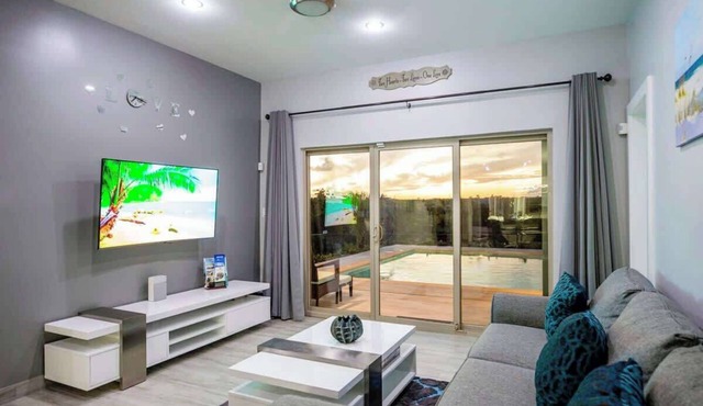 Ocean View Balconies w/Private Pool & Near Beach in Long Bay Hills