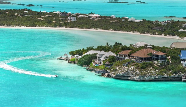 Oceanfront Villa w/Private Pool & Panoramic Views in Chalk Sound