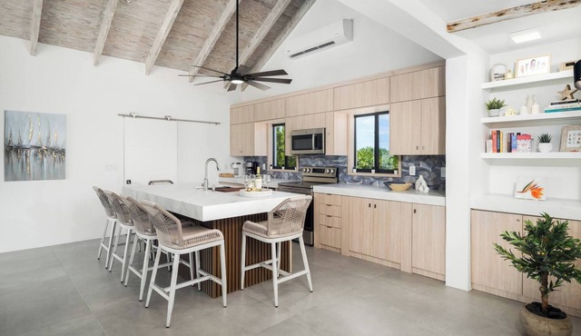 Opaline Villa -3BR 2bath Water front in Providenciales