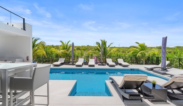 Poolside Villa with BBQ, Fire Pit & Near Beach in Long Bay Hills