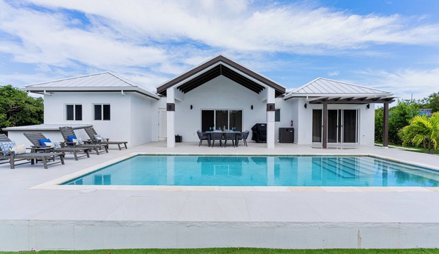 Private 3BR Pool Villa in Gated Community Near Grace Bay & Turtle Cove in Providenciales