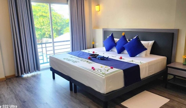 Seaside Dhangethi Inn in Dhangethi