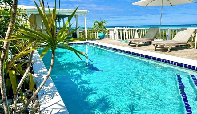 Tranquil Villa , min to beach, granny suite capability, Panoramic Ocean Views in Providenciales