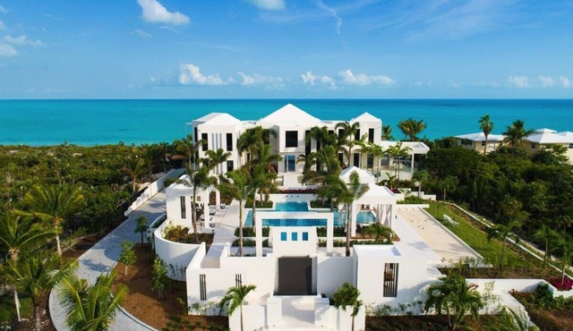 Triton Luxury Villa | Luxurious 12 bedroom beach villa on Long Bay Beach