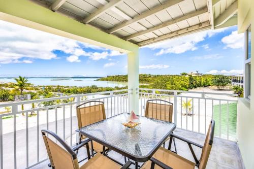Tropical Jungle Oasis with Lagoon Views, Good WiFi in Providenciales