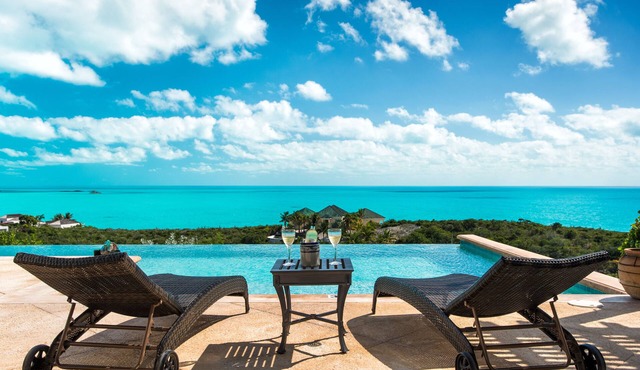 Turquoise Views from Every Room - Private Villa in Venetian Road Settlement