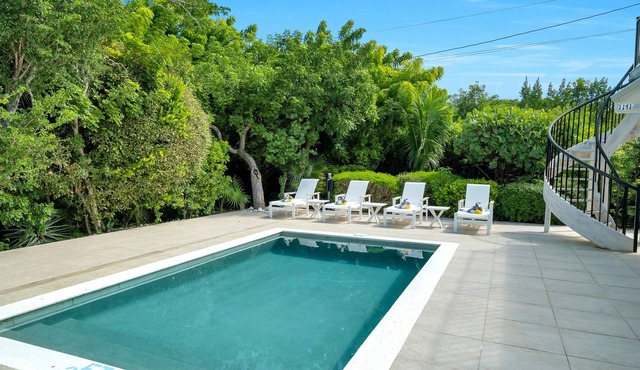 Turquoise Coral Villa 2 BDR in Turtle Cove