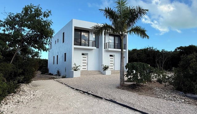 Turtle Cove Villa - Walk to Beach, Restaurants, Smiths Reef and Snorkel. in Providenciales