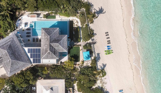 Villa Azzurra in The Bight Settlement