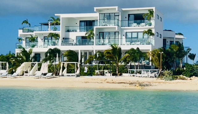 Villa PM, a 30,000sq/ft Gem, Fully Staff Incl’d Celebrity Chef-18 Adults, 8 kids in Caicos Islands