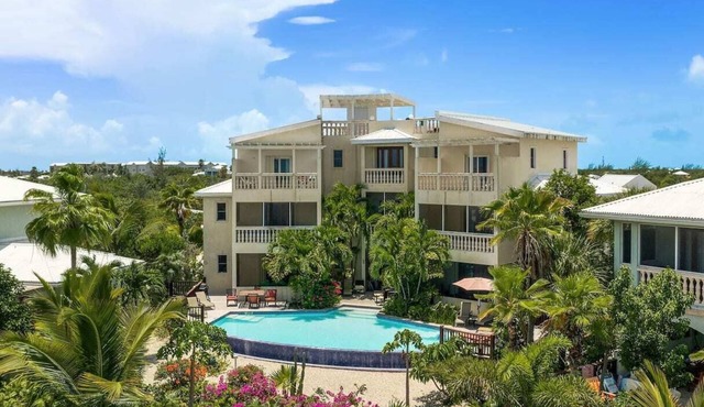 Walk To Beach, Grace Bay, W/Large Pool! (#2,3,4) in Leeward Settlement