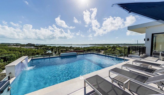 Waterfront Villa: Pool, Movie Theatre & Game Room in Providenciales