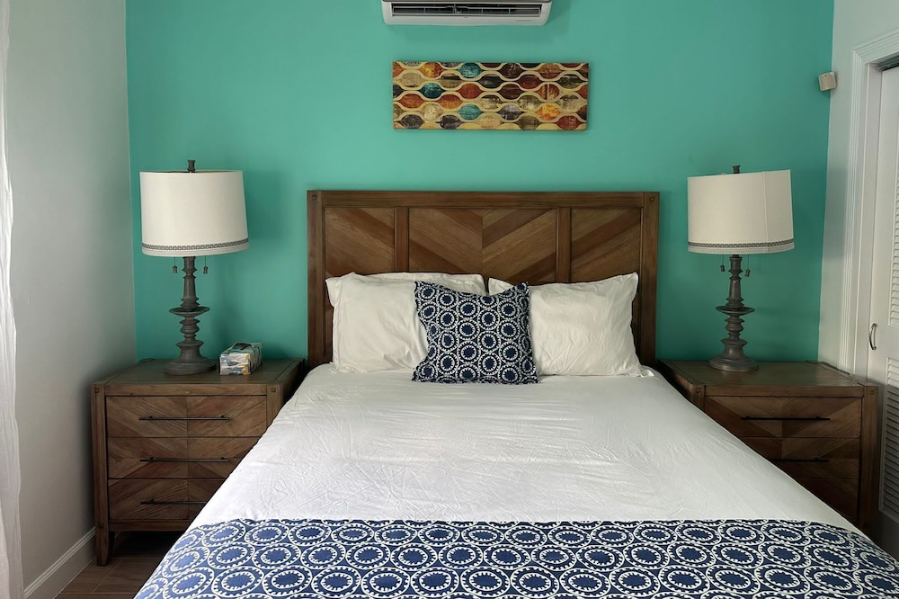 Grace Bay Hills Villa | Beautiful villa West with pool- 5 minutes to Gracebay beach