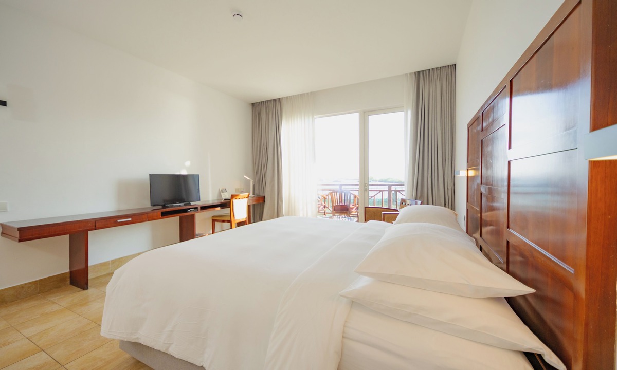 Hulhule Hotel | Hulhule Island Hotel- Private Beach Access & Airport Pick-up and Drop
