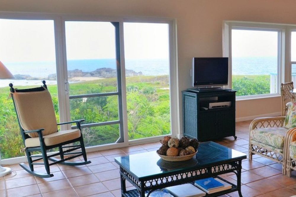 Conch Bar Villa | Dragon Cay Resort