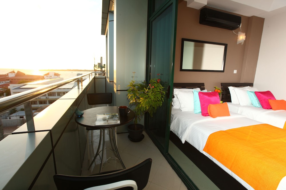 Male Hotel | The Beehive