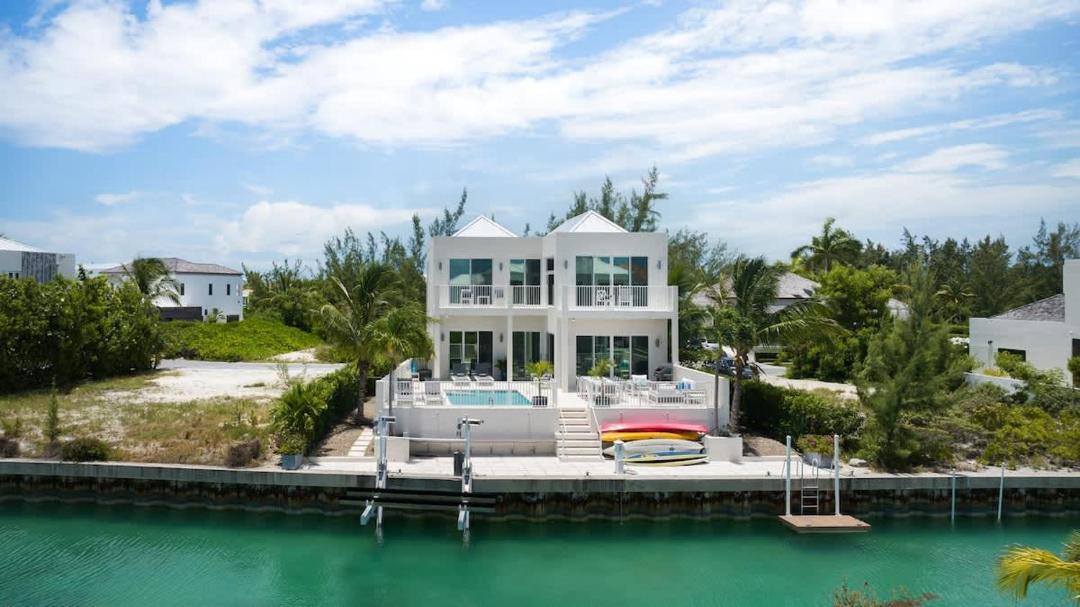 Leeward Settlement Villa | Villa De Marco