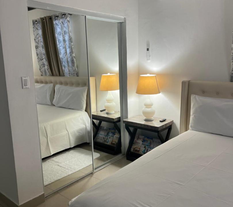 Venetian Road Settlement Apartment | Steps Away from Adventure -2bedroom & 2 Bath