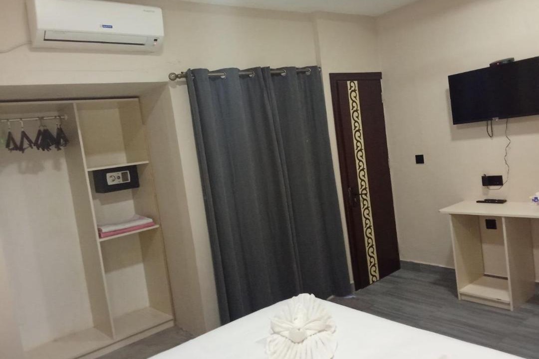 Dhiffushi Hotel | Seaside Villa