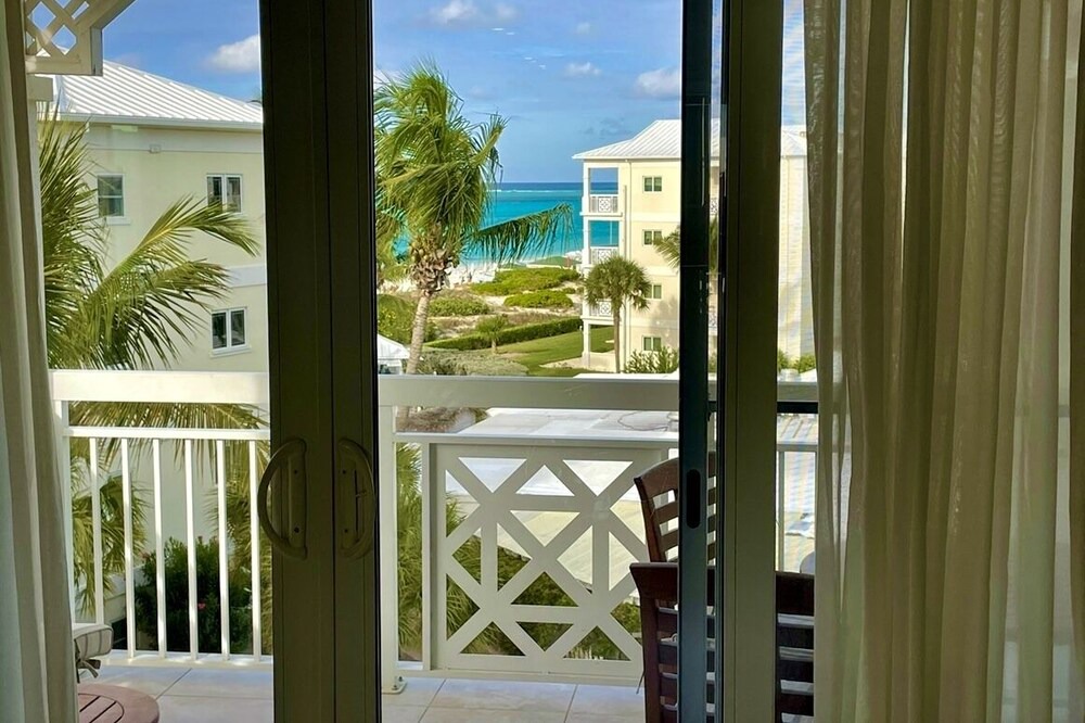 Photo of Patio Balcony in Grace Bay