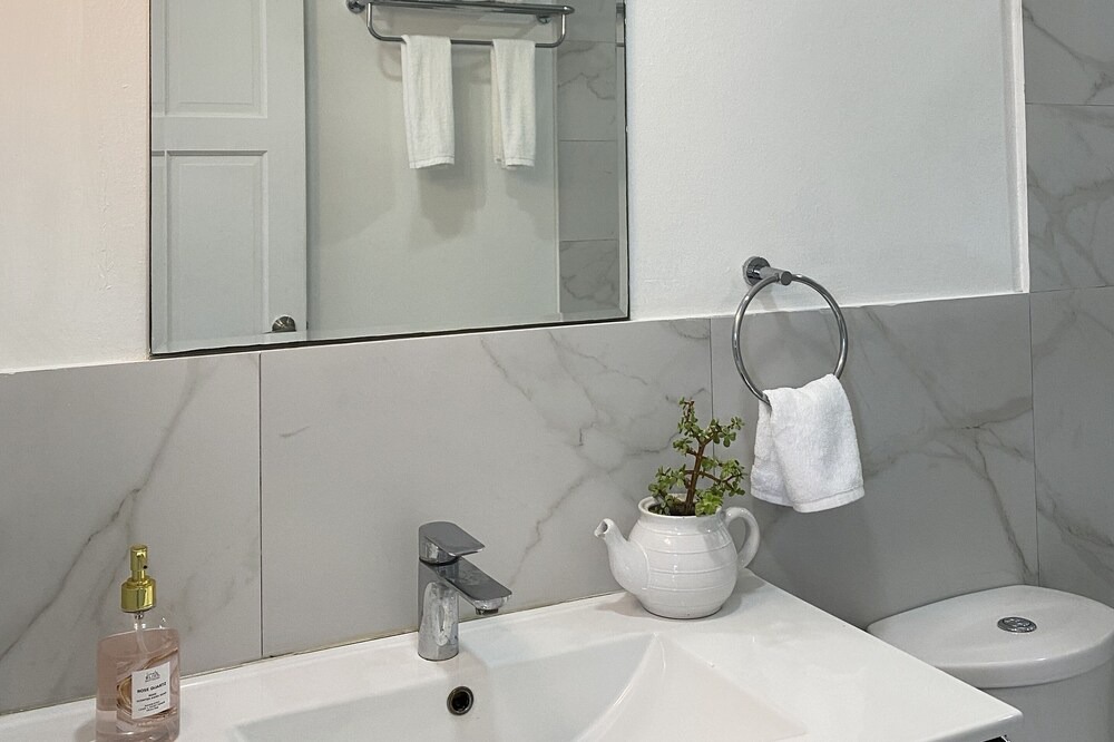 Photo of Bathroom in Venetian Road Settlement