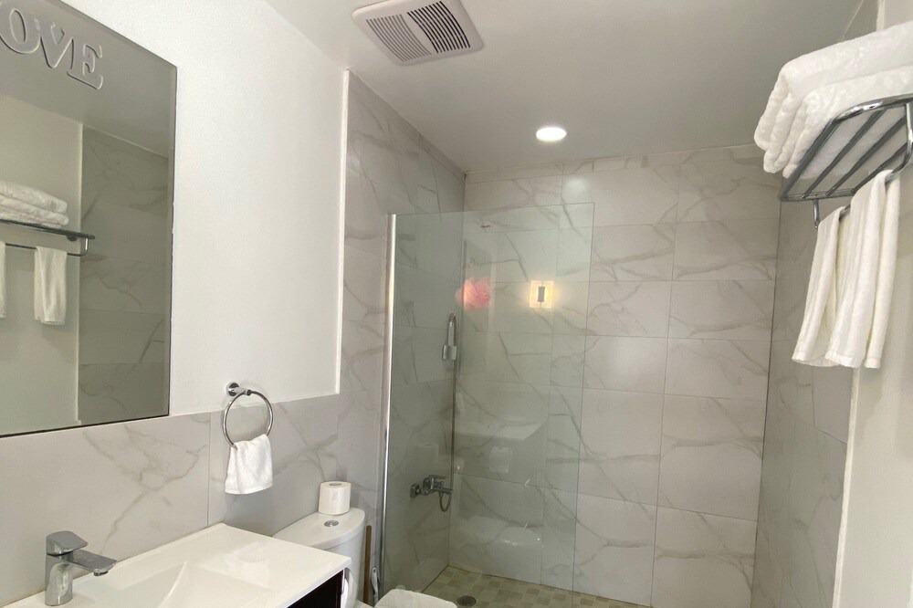 Photo of Bathroom in Venetian Road Settlement