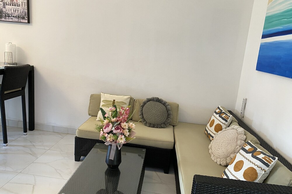 Photo of Livingroom in Venetian Road Settlement