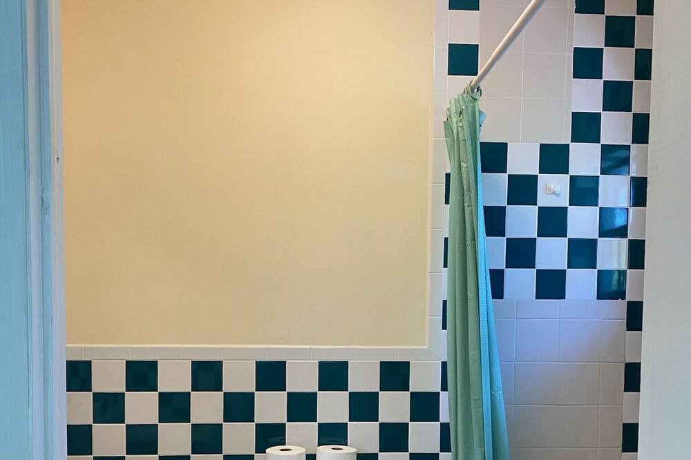 Photo of Bathroom in Venetian Road Settlement