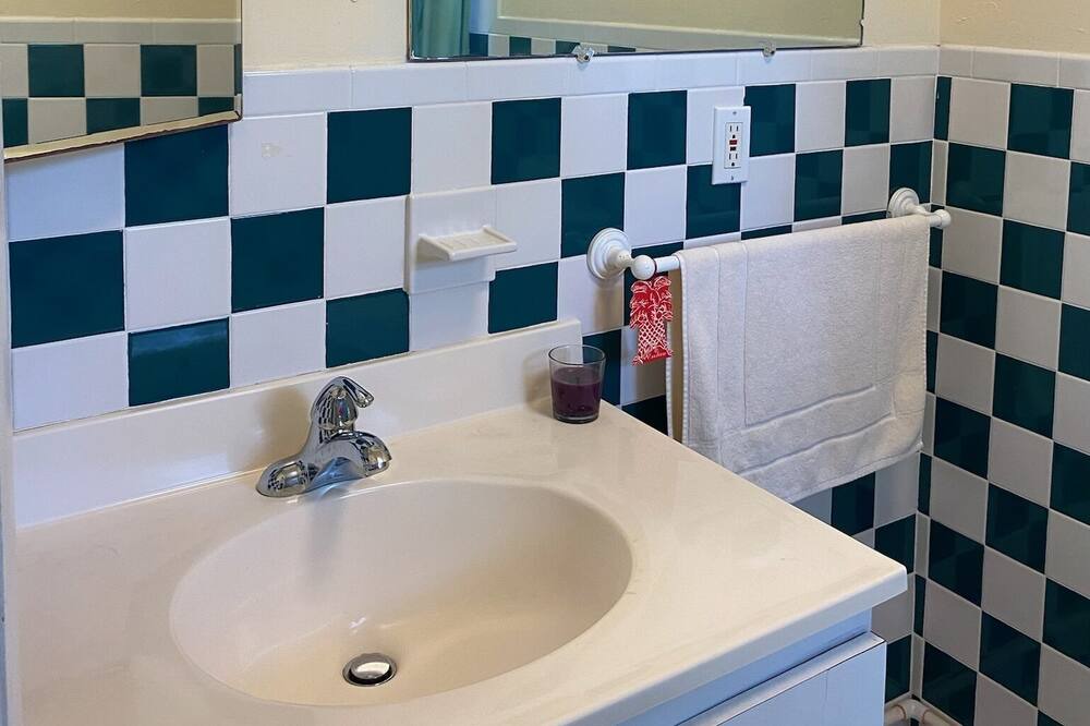 Photo of Bathroom in Venetian Road Settlement