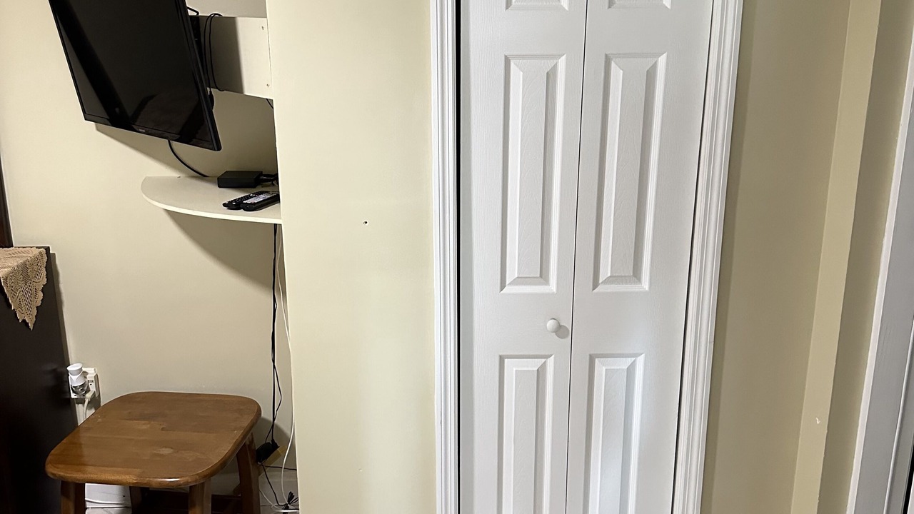 Photo of Bedroom in Leeward Settlement