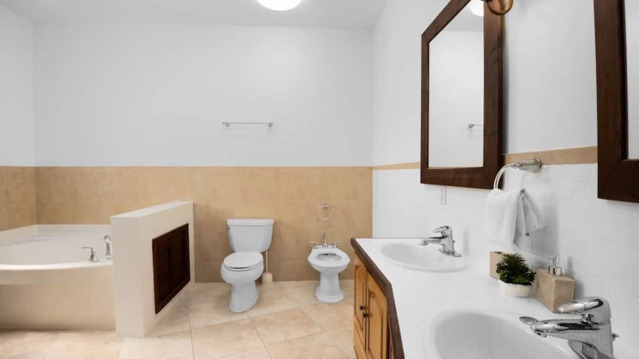 Photo of Bathroom in Leeward Settlement