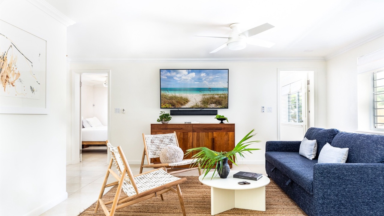 Photo of Livingroom in Grace Bay West