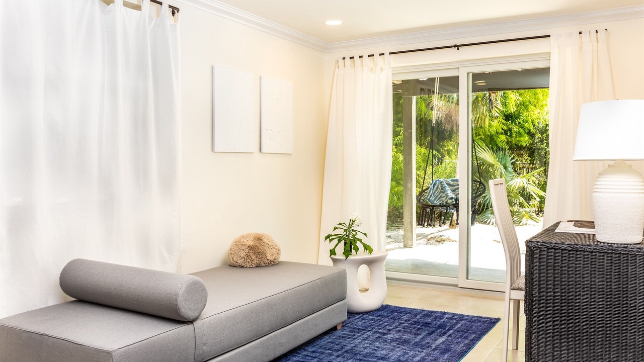 Photo of Livingroom in Grace Bay West