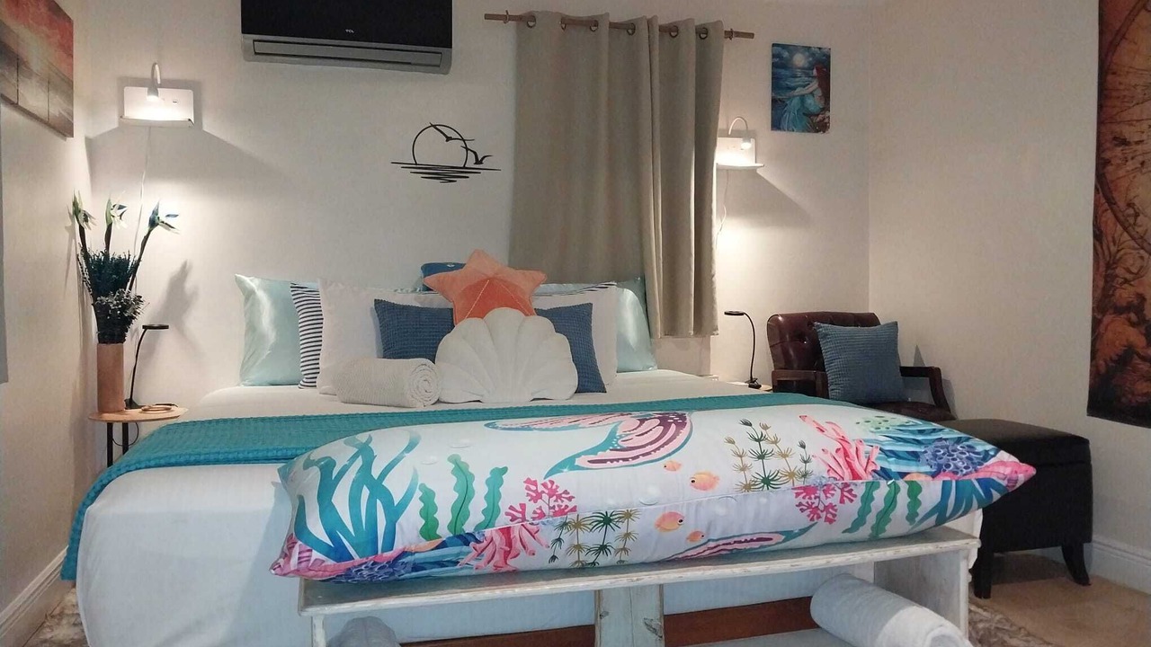 Photo of Bedroom in Leeward Settlement