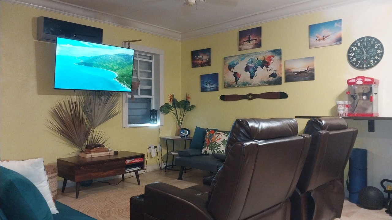 Photo of Livingroom in Leeward Settlement