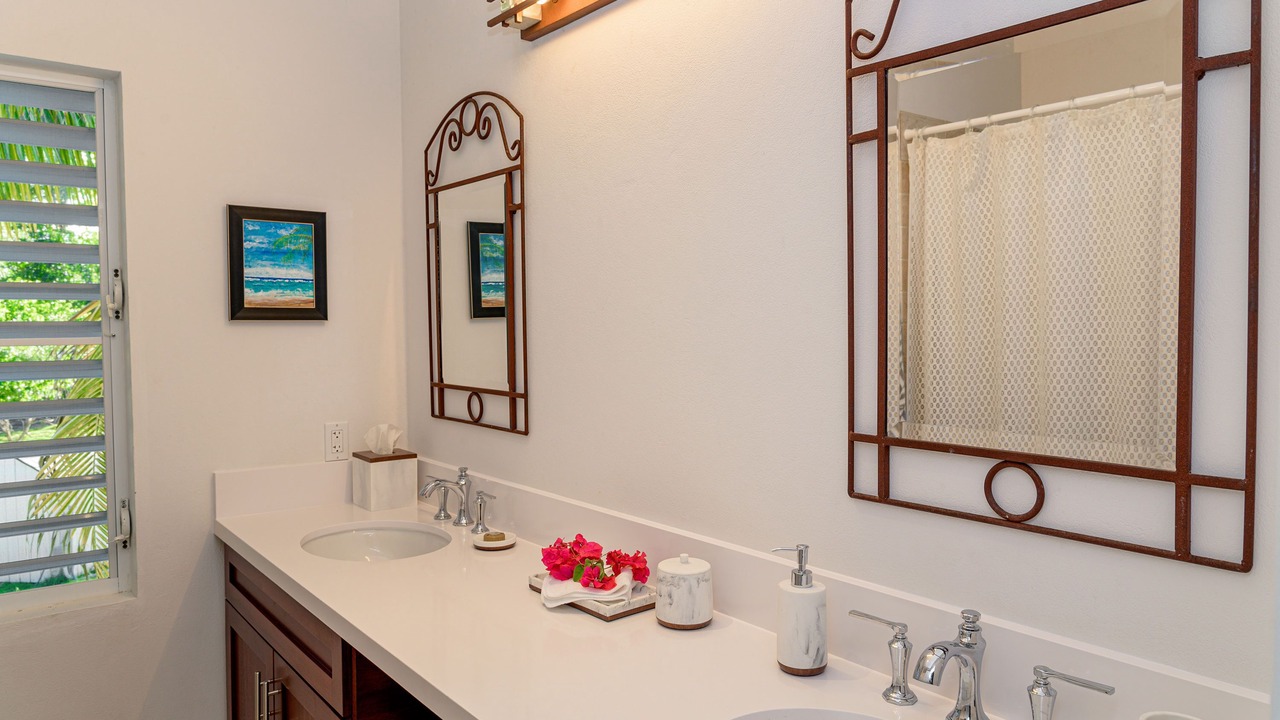 Photo of Bathroom in Leeward Settlement