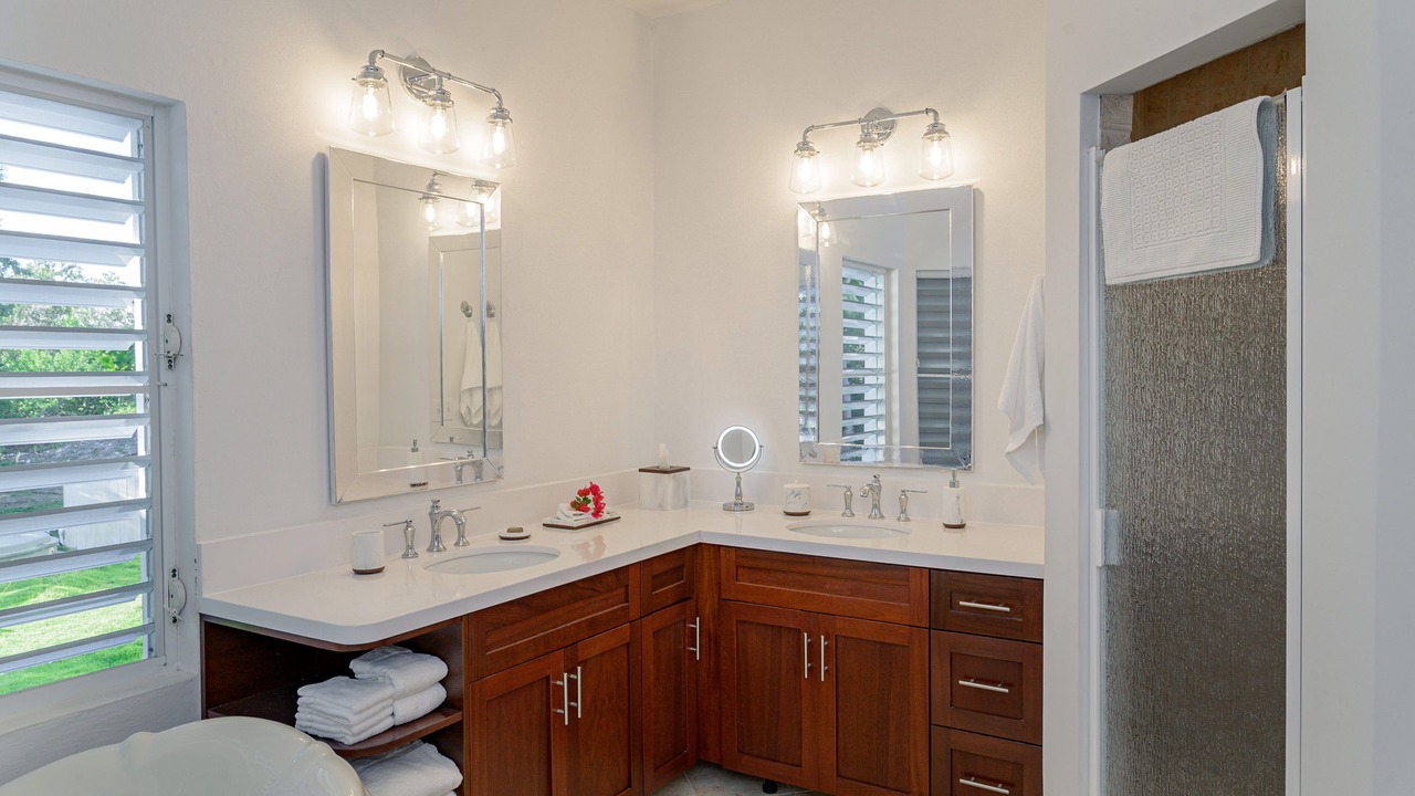 Photo of Bathroom in Leeward Settlement