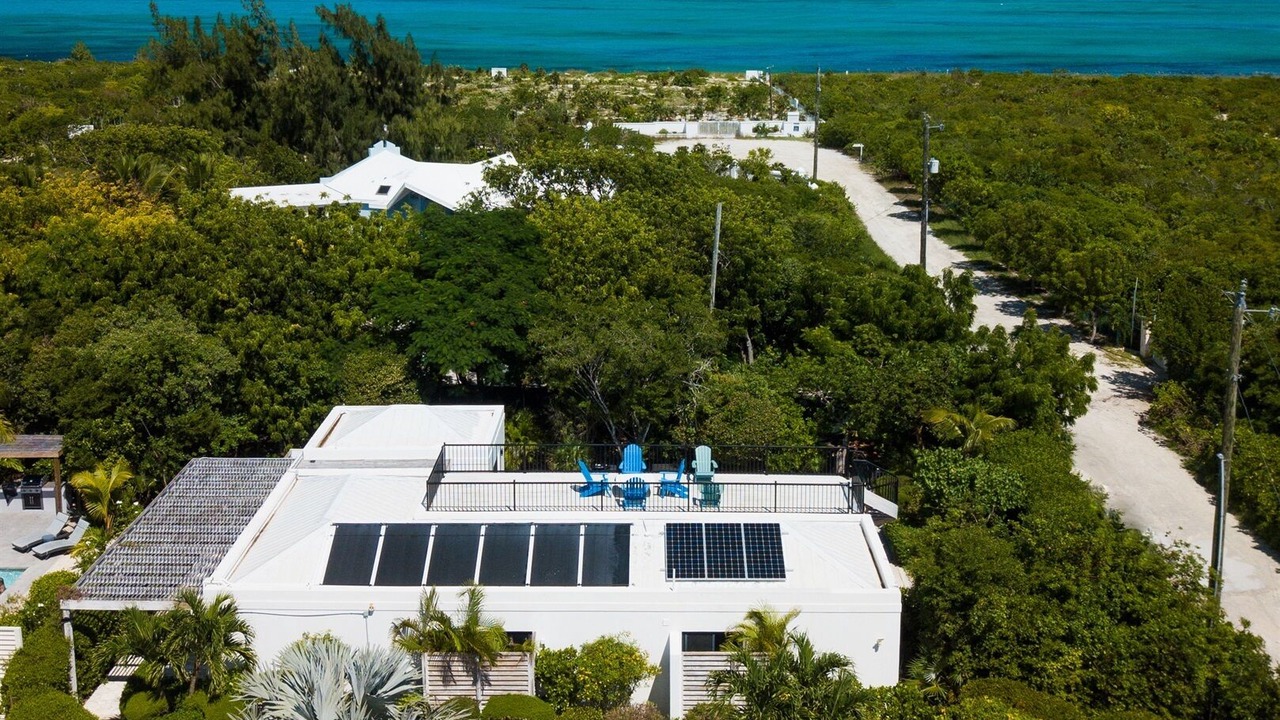 Photo of Outdoor in Grace Bay West