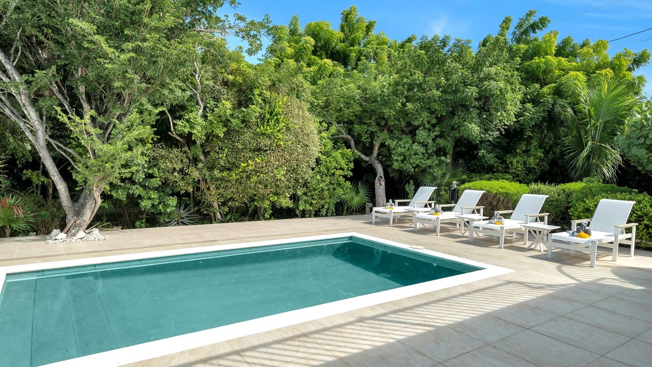 Photo of Outdoor in Grace Bay West