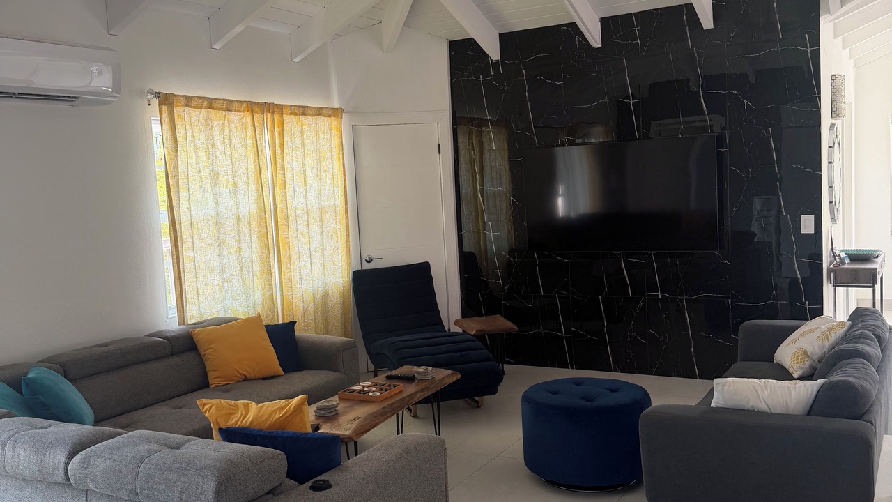 Photo of Livingroom in Grace Bay West