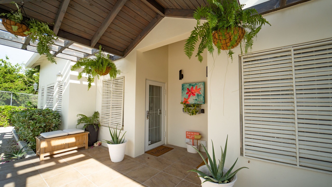 Photo of Patio Balcony in Grace Bay