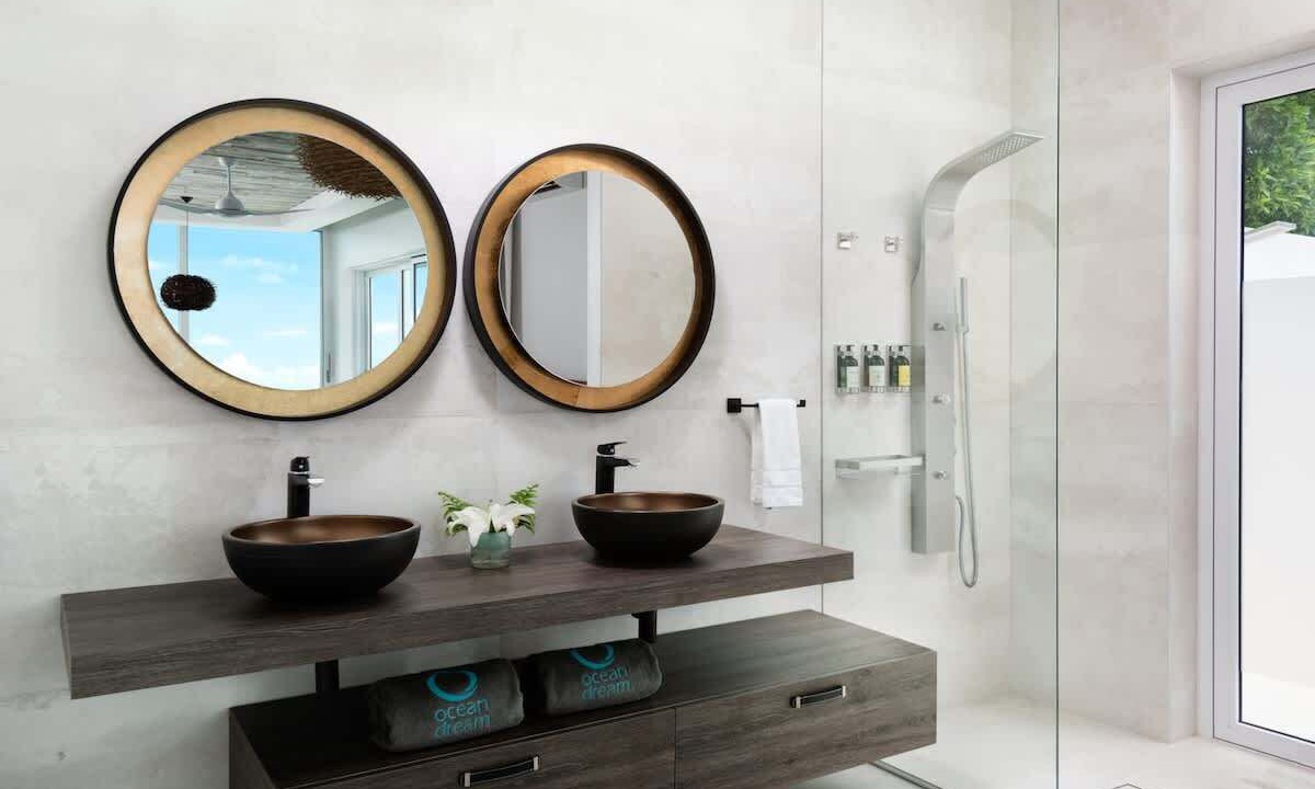 Photo of Bathroom in Leeward Settlement