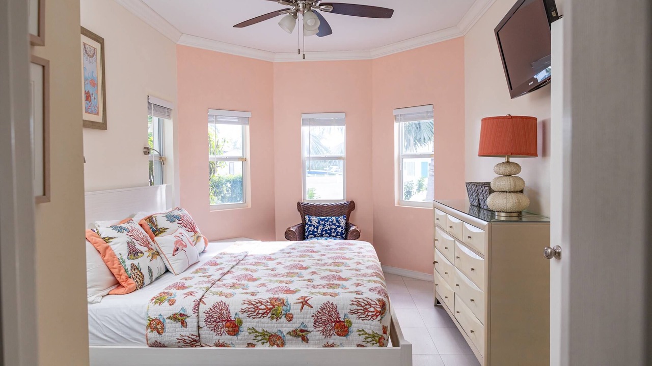 Photo of Bedroom in Leeward Settlement