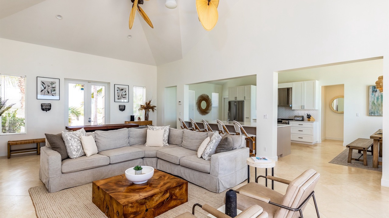 Photo of Livingroom in Leeward Settlement