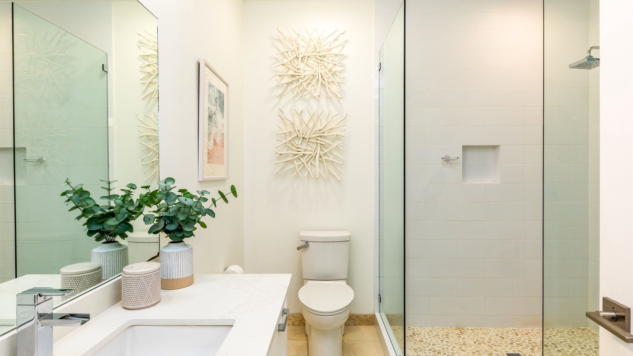 Photo of Bathroom in Leeward Settlement